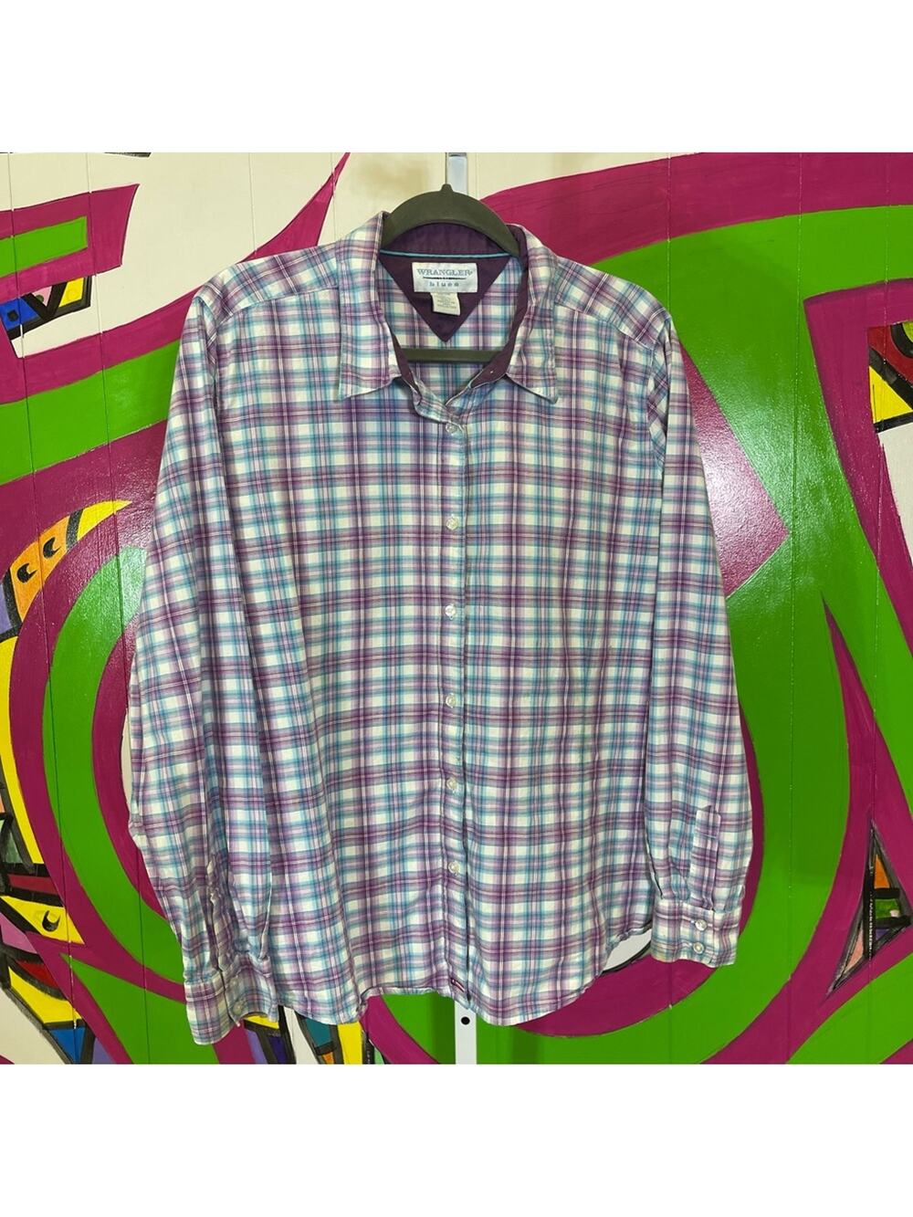 Wrangler Blues, Plaid Button Up Shirt. Size 3XL. In excellent condition!